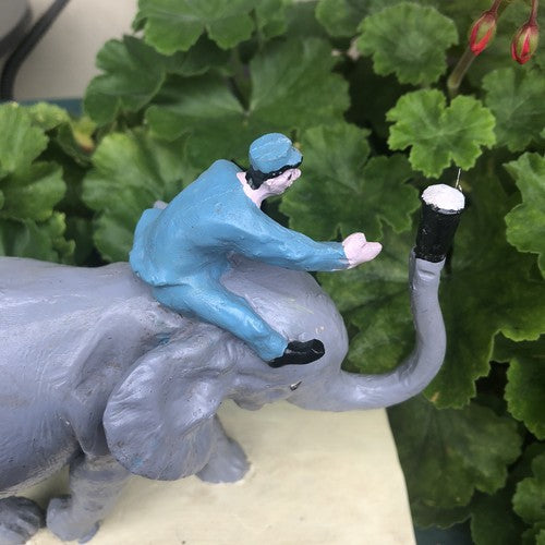 Guinness Elephant With Zoo Keeper