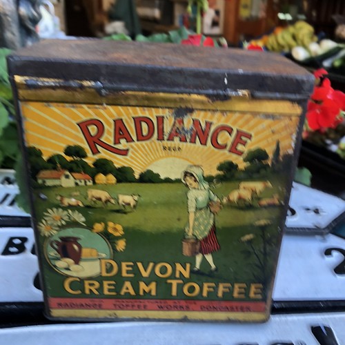 Radiance Devon Cream Toffee Vintage Tin