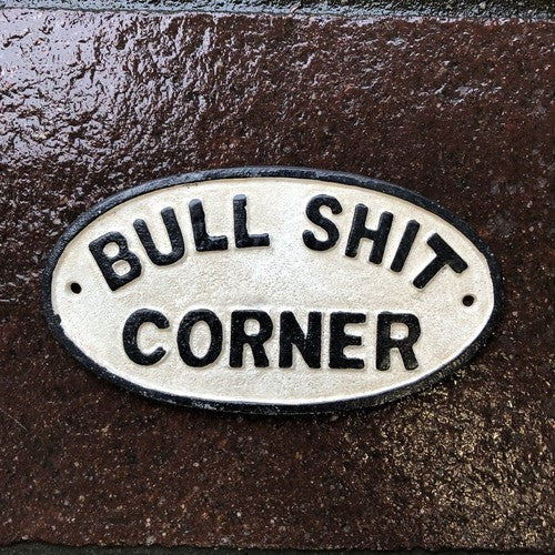 Bull ððððCorner Cast Iron Sign