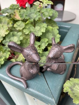 Courting Couple Mice Cast Iron