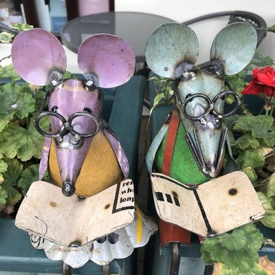 Mr & Mrs Metal Art Pair Book Lovers Shelf Sitting