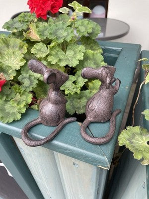 Courting Couple Mice Cast Iron