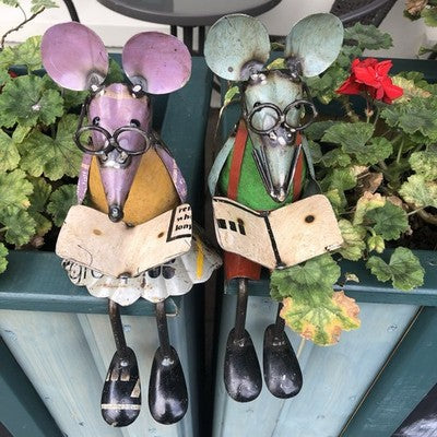Mr & Mrs Metal Art Pair Book Lovers Shelf Sitting