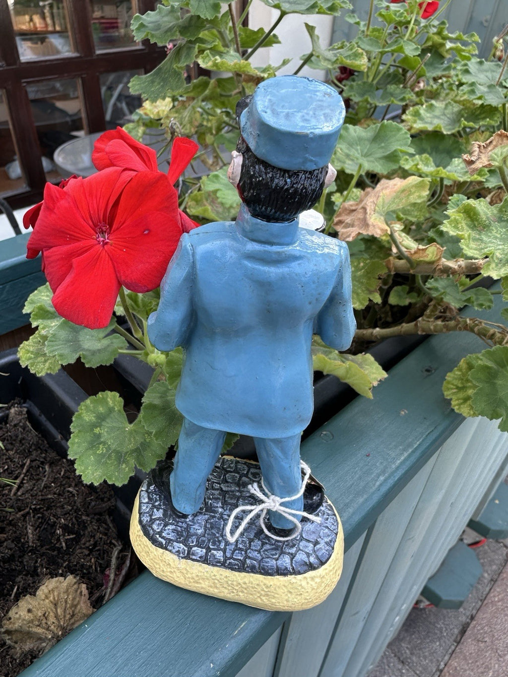 guinness zoo keeper Figure 