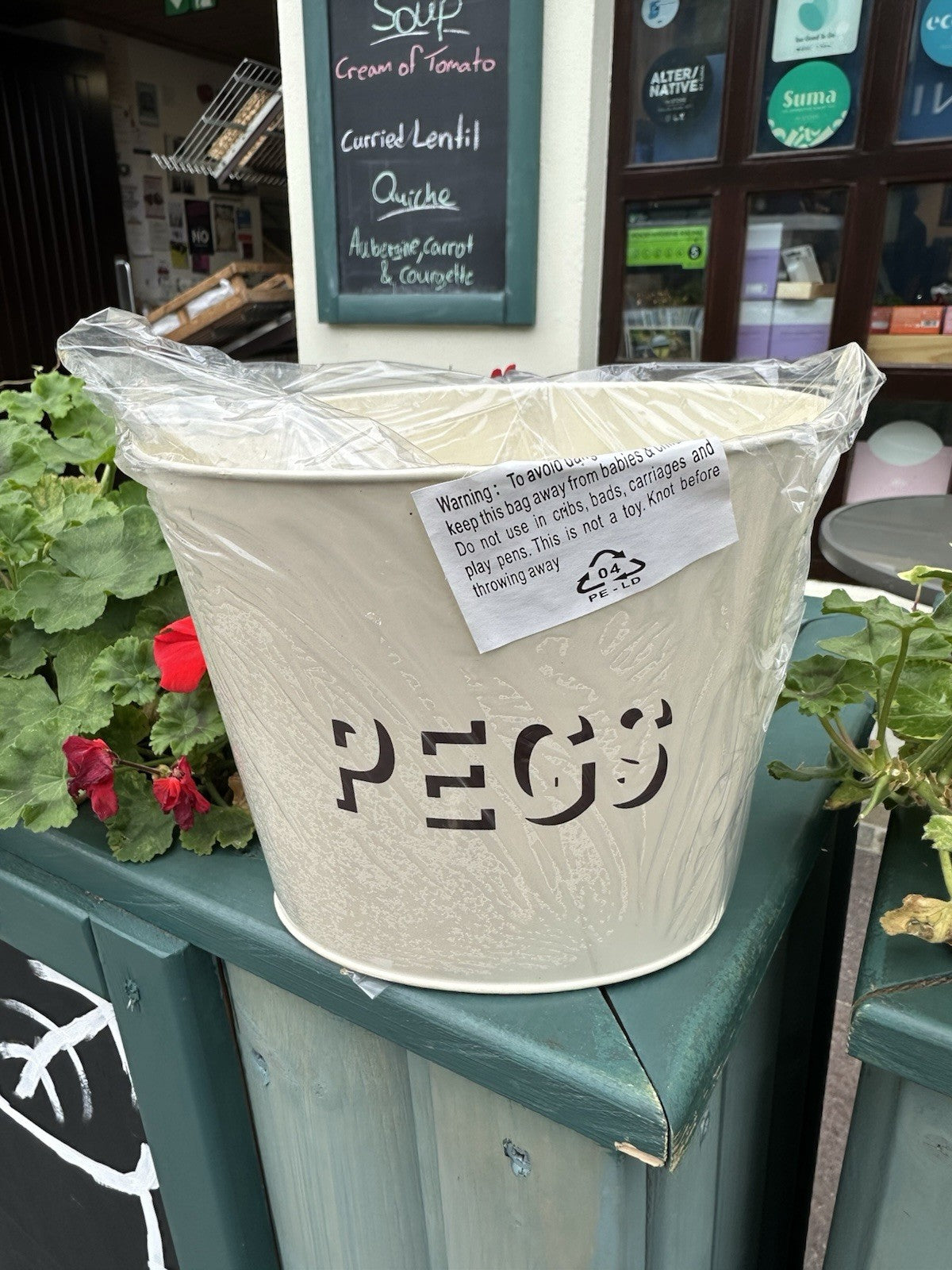 Peg Bucket 