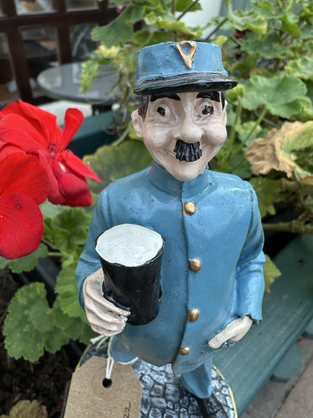 guinness zoo keeper Figure 