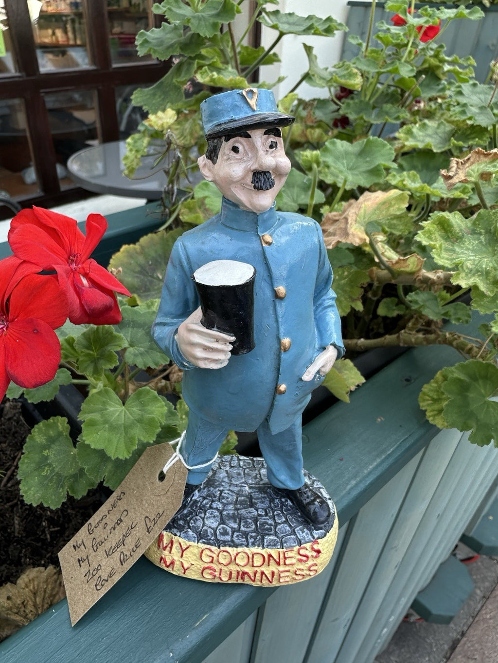 guinness zoo keeper Figure 